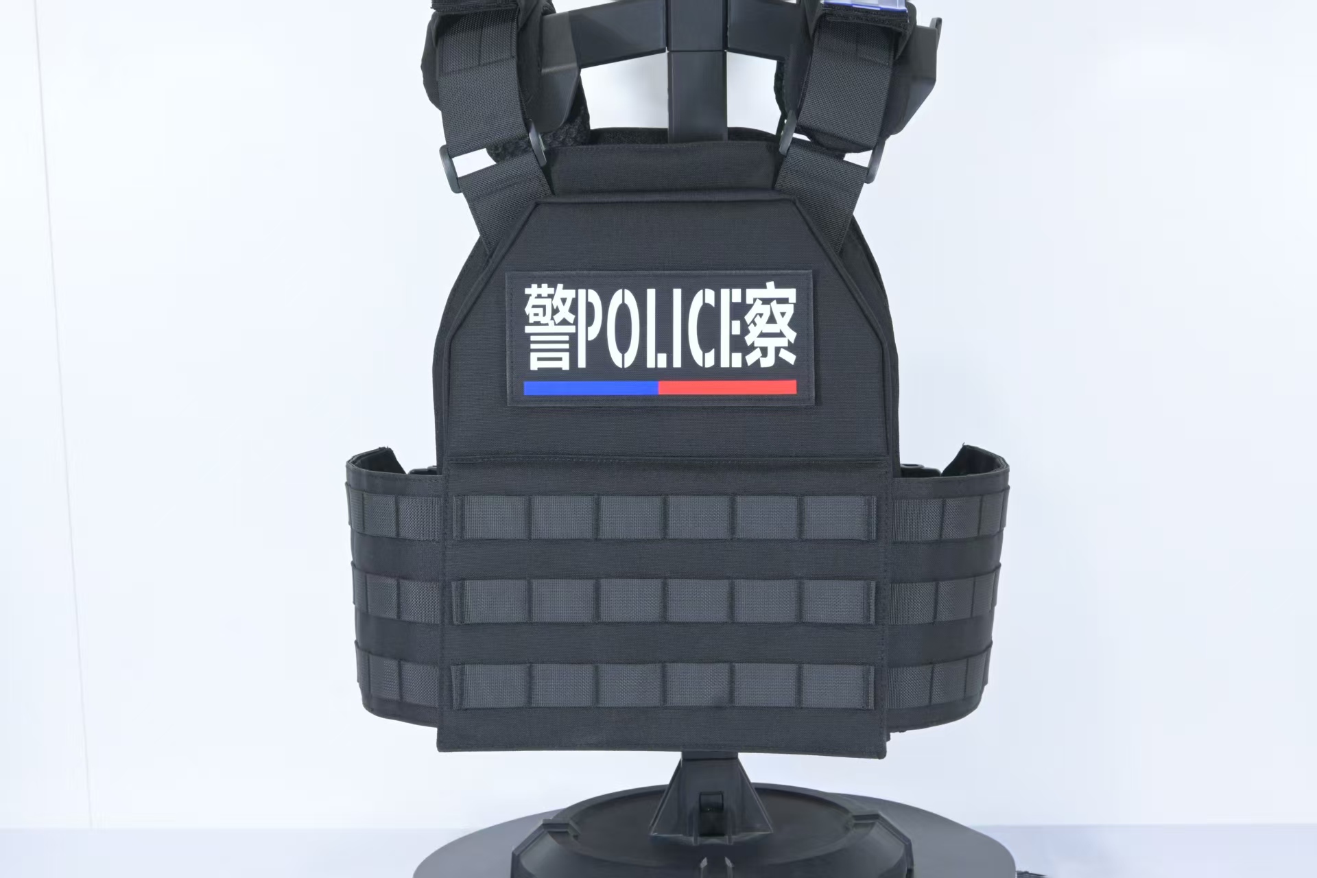 特警防弹背心产品展示,黑色战术装备,多口袋设计,专业防护材料制作
